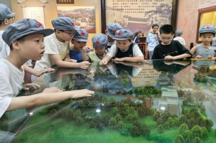 寻访伟人求学足迹 校地共建赋能“行走的文化思政课”