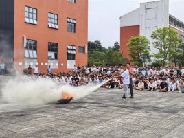 张家界市第一中学开展2026年度应急疏散演练暨消防技能培训