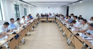 何寄华出席全省茶叶产业链建设联席会议：重点实施五大行动，推动“五彩湘茶”实现新突破