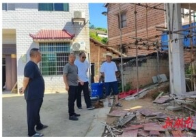 退休民警倾情化解同胞兄弟积怨