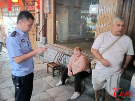 永顺公安暖心救助外籍游客