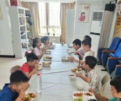 社区公益护童心 暖心托管绘就家庭友好底色