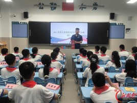 消防“开学第一课”走进师大附中大泽湖学校，师生沉浸式学习火场逃生技能