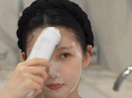 一虚拟女演员对“男友”说“早点睡”，带货阳痿处方药……“永不塌房的偶像”发大量擦边视频