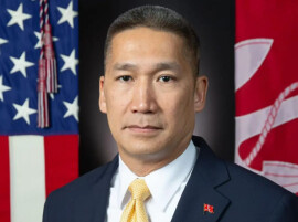 特朗普提名的海军部长高雄，曾是“越南难民”，他的故事要从“西贡最后一班飞机”讲起