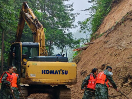 与暴雨赛跑——炎陵县党群齐心全力投入防汛救灾一线