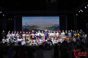 “琴遇百声”扬琴小子赵宏伟跨界融合 专场音乐会奏响杜鹃花剧场