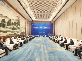 毛伟明与第五届北斗峰会嘉宾代表座谈