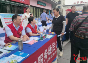 便民惠企送政策 上门服务暖民心—— 君山区政务服务中心 “湘易办”“高效办成一件事” 集中宣传走进群众身边