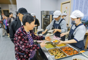 幸福食堂飘出烟火气 精准监督守护夕阳红