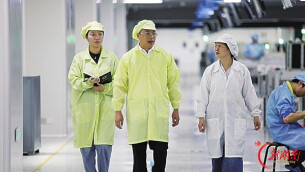 当好“服务员” 铺就“兴业路”——记第八届湖南省“人民满意的公务员”卢雄飞