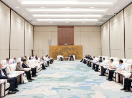 毛伟明与第十八届全国矿床会议嘉宾代表座谈