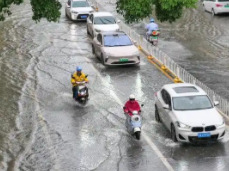 中央气象台发布暴雨蓝色预警：今早8时至明早8时，湖南、云南等地部分地区有大雨，局地有雷暴大风等强对流天气