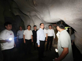 毛伟明暗访检查溶洞污染问题排查整治和安全生产工作