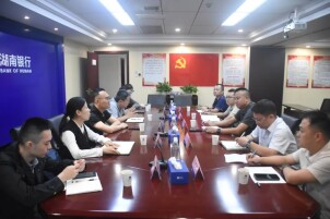 蔺佳率队赴湖南银行岳阳分行、邮储银行岳阳市分行考察交流