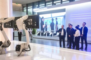 秦国良来岳阳临港高新区调研重点企业发展