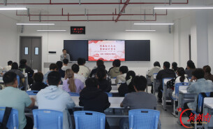 湖南工程学院党委书记曹执令为2026级学生讲授思政课