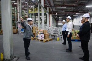 周健走访新区批发业重点企业
