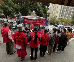 医社联动暖桑榆 火把山社区开展便民服务活动