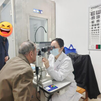 不排队、不跑远路：岳阳爱尔眼科把专家义诊送到居民家门口