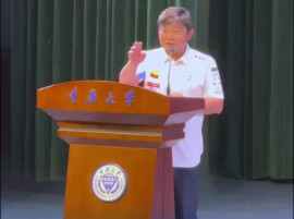 张雪重庆大学校招宣讲，年薪10万起研发购车半价