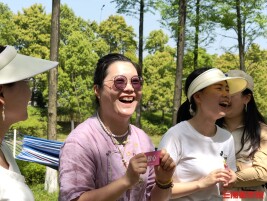 快板声声进楼道，宝妈从书社走上宣讲台