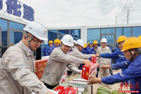 送清凉到一线 抢进度在当“夏”——四化建防暑降温与施工攻坚两手抓