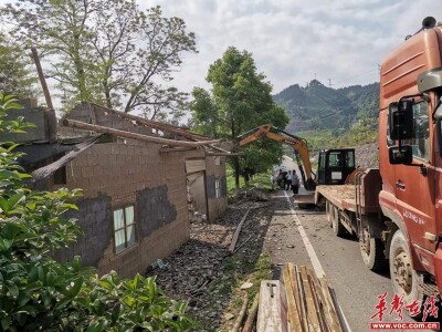 洪江市│托口镇：拆除废弃房屋，乡村展开新画卷