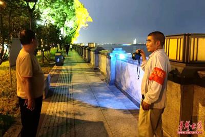 长沙市开福寺路社区劝钓护生态 倾心守护湘江