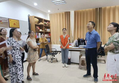 开福区民政局调研督查街道社会工作站建设工作