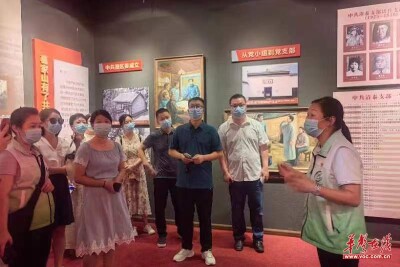 开慧镇社工站迎来专家联点项目游学参访