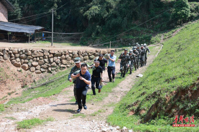 枕戈待旦丨石冲口镇开展防汛抗旱、地质灾害抢险综合应急演练