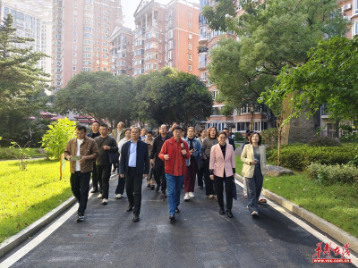 吐鲁番市委社工部一行调研西湖社区新华联小区党建引领基层治理工作