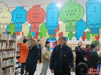 学堂坡社区：开展“新春送福·元宵添彩”猜灯谜活动
