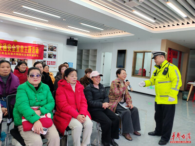 天鹅塘社区：“银发”出行有爱，安全一路相伴