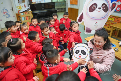 学冬奥精神 一起向未来