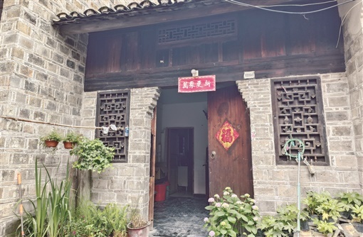 武冈木货街：雕花屋檐下，满街木飘香