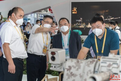 中国航展再添新“打卡点” 湖南兵器这只“机器狗”圈粉无数