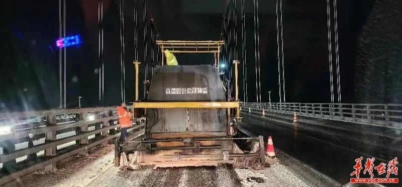 小年遇上降雪！湖南高速人彻夜坚守护航