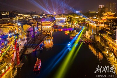 古城夜色醉游人