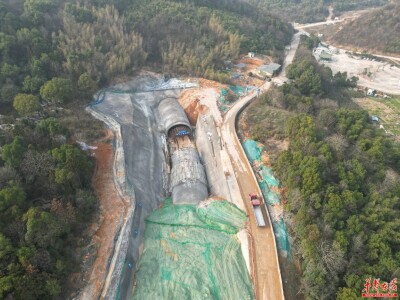 铺筑通途大道，助力新区腾飞——中铁五局梅浦联络线项目建设纪实