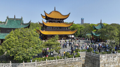 登高览胜景更佳