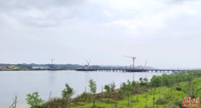 大桥扎根！“路桥湘军”水下修建百米“超高建筑”
