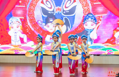 上戏人社团文艺展演：展示美育成果 乐享快乐暑假