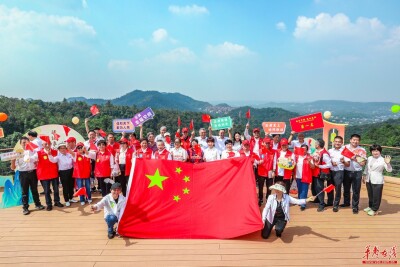 “建”证幸福 爱在重阳——中建五局生态公司组织退休职工开展重阳登高活动