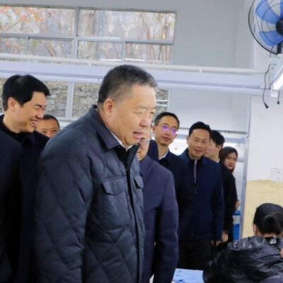 毛万春在湘西州花垣县宣讲调研
