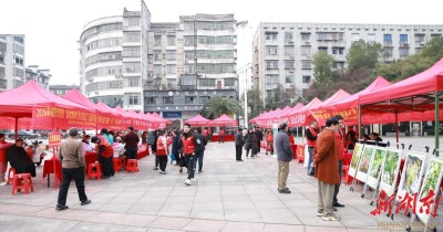 义诊、义剪、找工作！资阳这场学雷锋志愿服务活动太贴心了