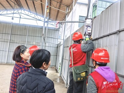 本不归他们管，但他们去了两趟！安化供电人为大妈“接”上广场舞的快乐