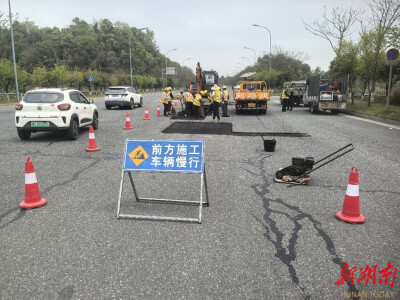 修复路面近350平、清掏雨水井239个……益阳市政工程以“绣花功夫”开展全链条养护作业