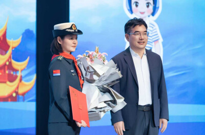 致敬英雄张超！岳阳楼区12万名“超少年”同上思政大课